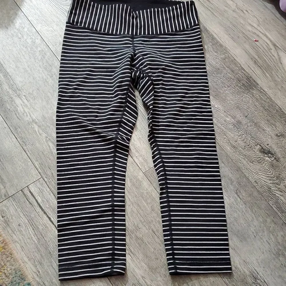 Lululemon Women's Wunder Under‎ Crop Black White Parallel Stripe Legging Size 6